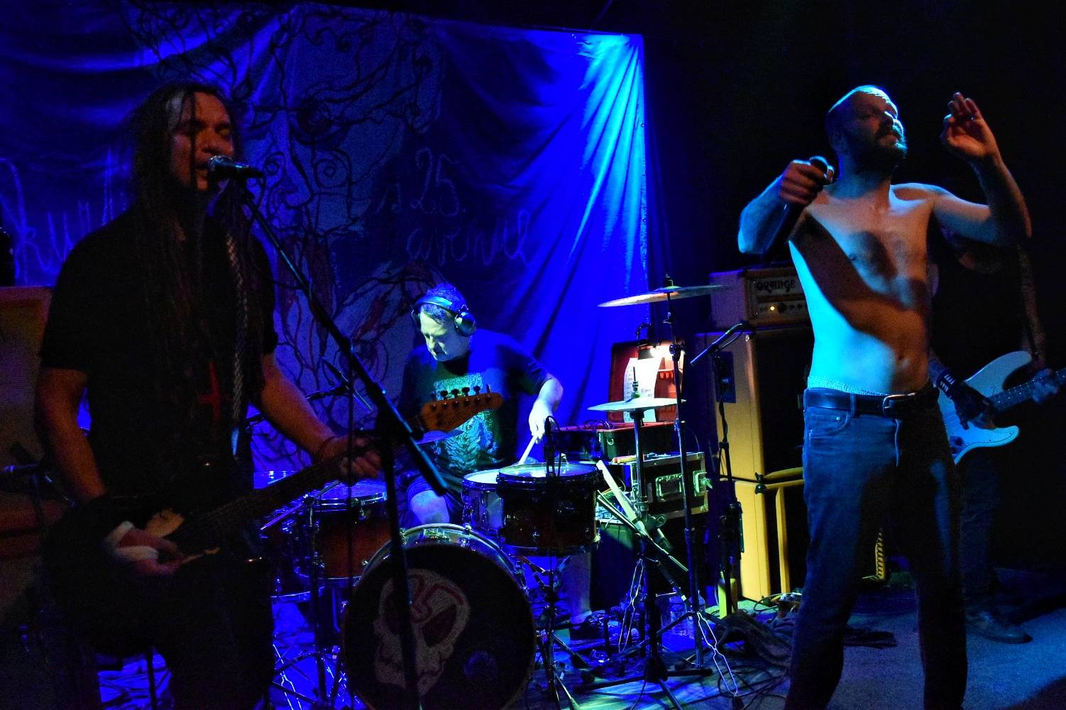 Kurtizány z 25. Avenue pokřtili album Honzíkova cesta, kmotrou byla Anna K.