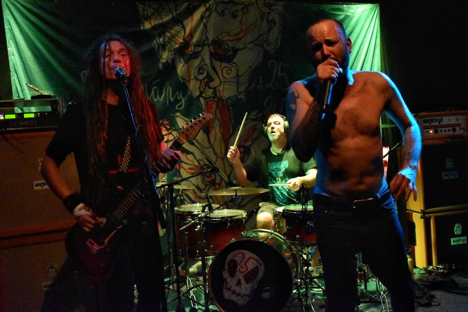 Kurtizány z 25. Avenue pokřtili album Honzíkova cesta, kmotrou byla Anna K.