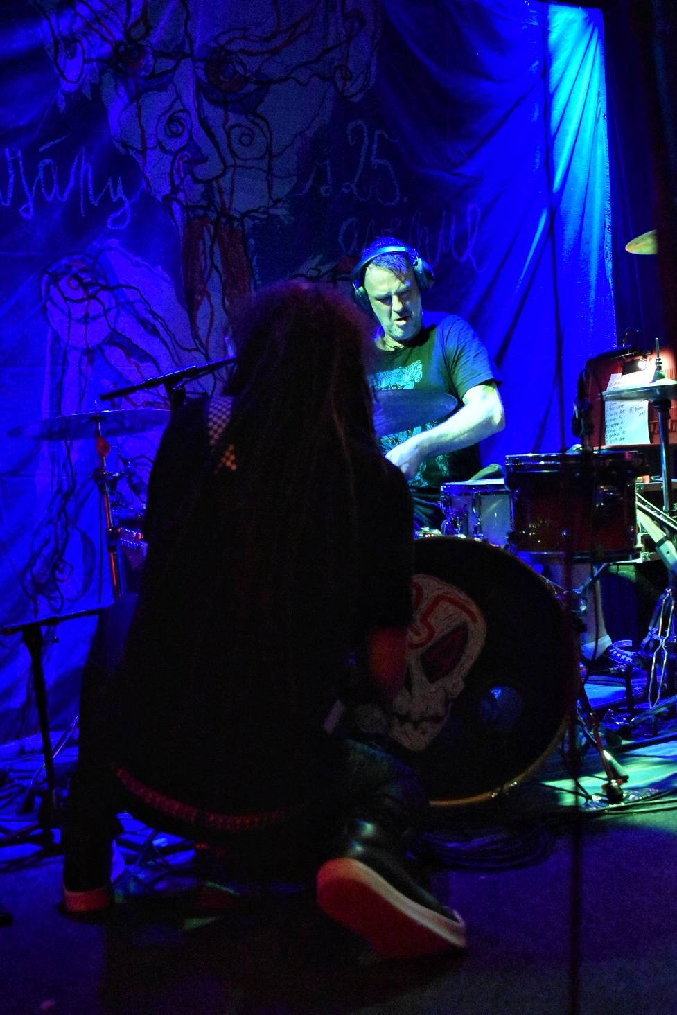 Kurtizány z 25. Avenue pokřtili album Honzíkova cesta, kmotrou byla Anna K.