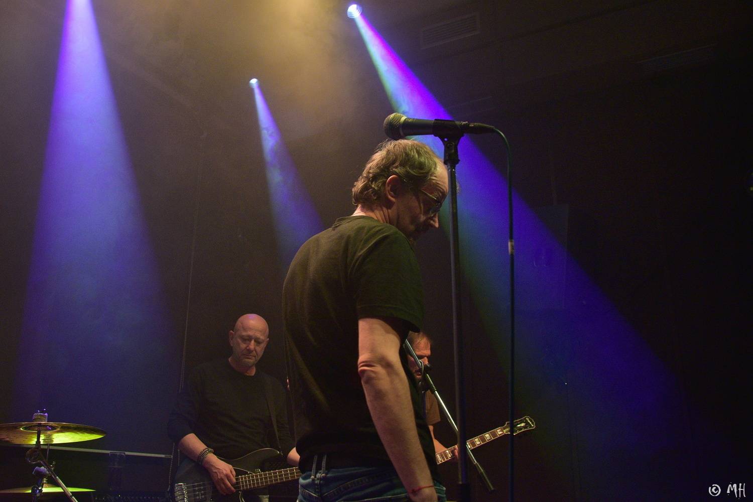 Absolutní neklid měl dvojitou premiéru, poprvé zahrál v Plzni a v klubu. Přivezl s sebou Karpiaspol