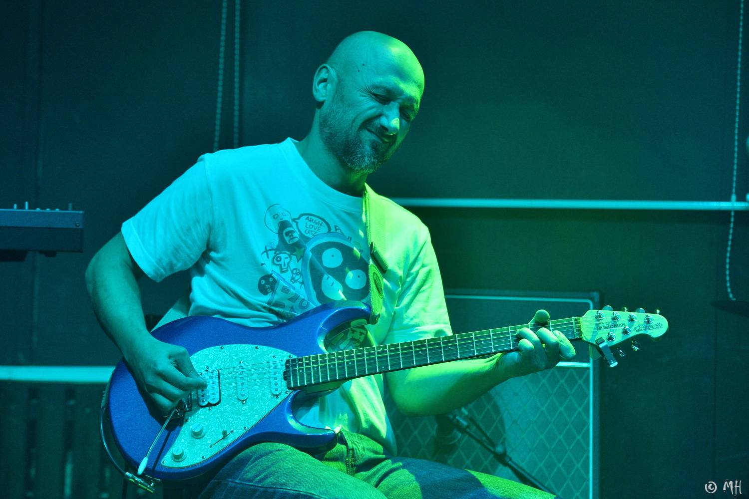 Absolutní neklid měl dvojitou premiéru, poprvé zahrál v Plzni a v klubu. Přivezl s sebou Karpiaspol