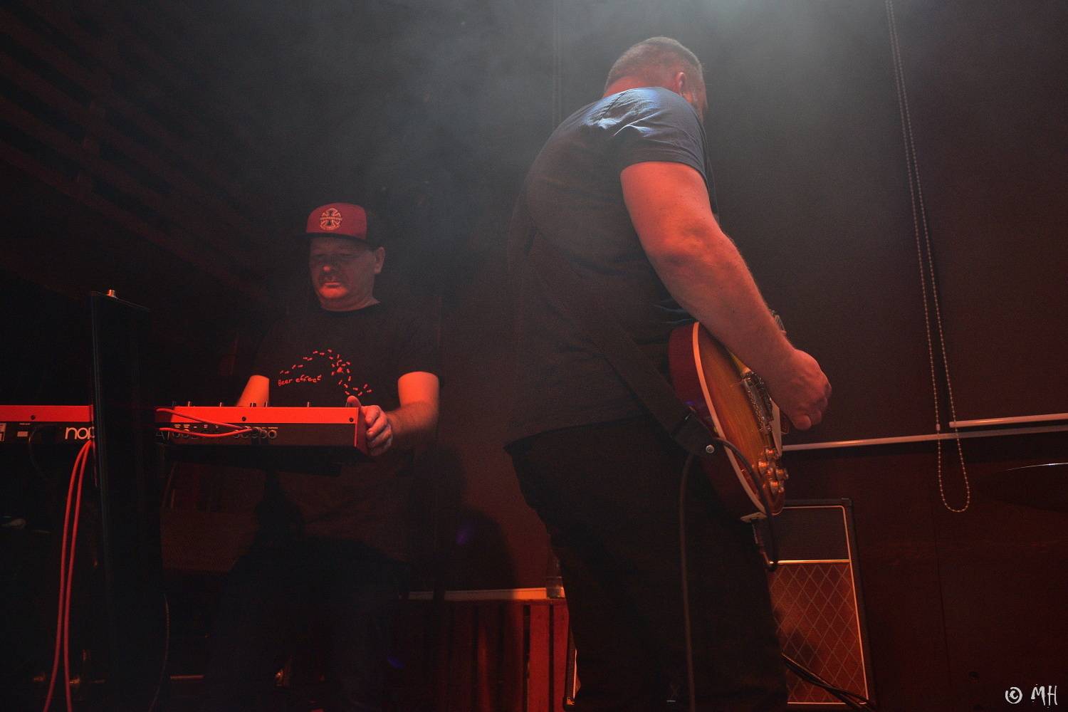 Absolutní neklid měl dvojitou premiéru, poprvé zahrál v Plzni a v klubu. Přivezl s sebou Karpiaspol