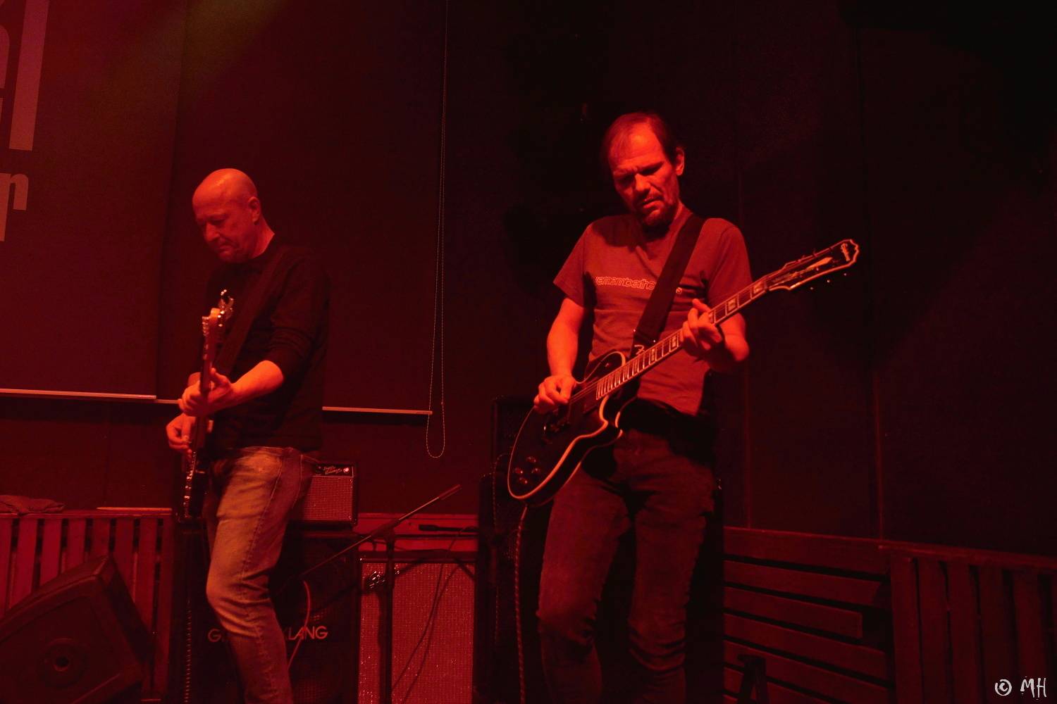 Absolutní neklid měl dvojitou premiéru, poprvé zahrál v Plzni a v klubu. Přivezl s sebou Karpiaspol