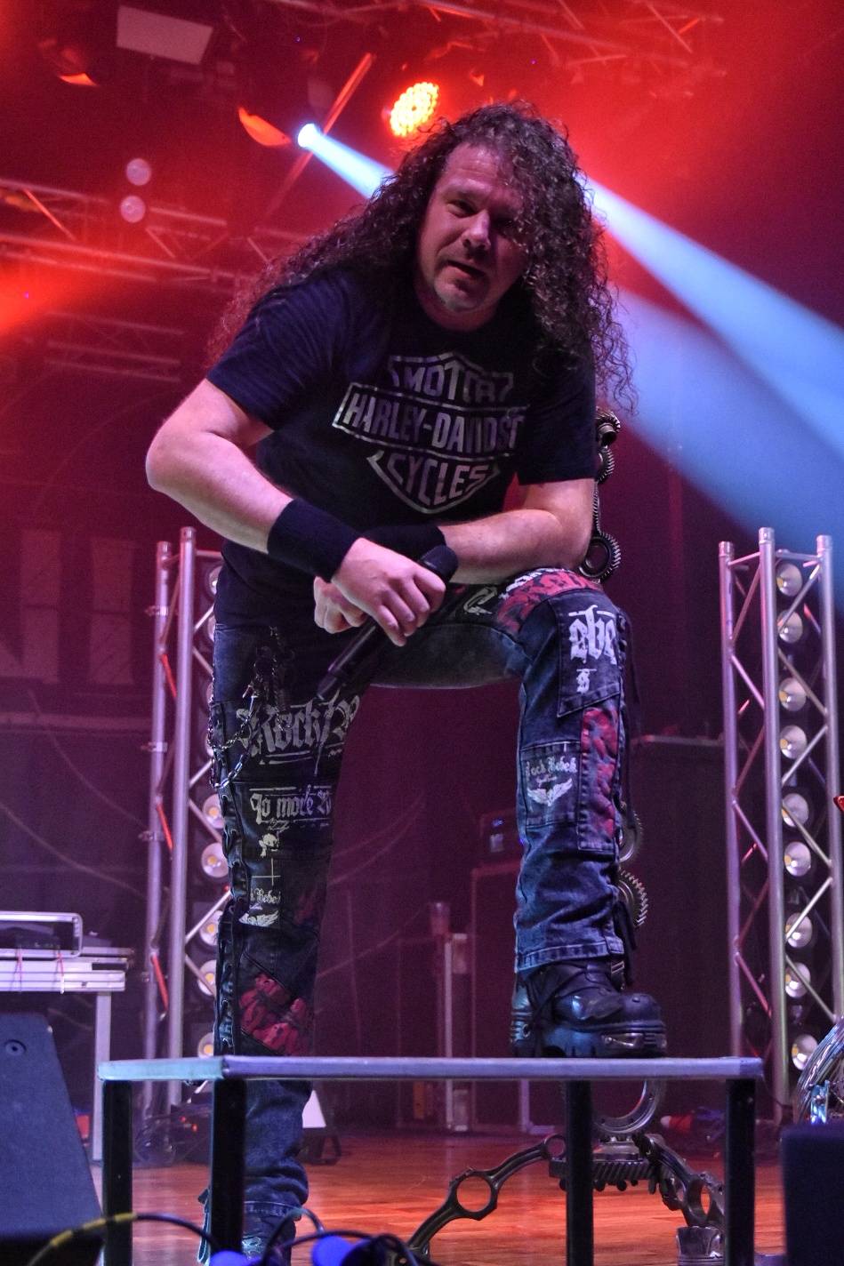 Arakain otřásal pódiem v plzeňské Šeříkovce, přivezl s sebou Doktora Triceratops