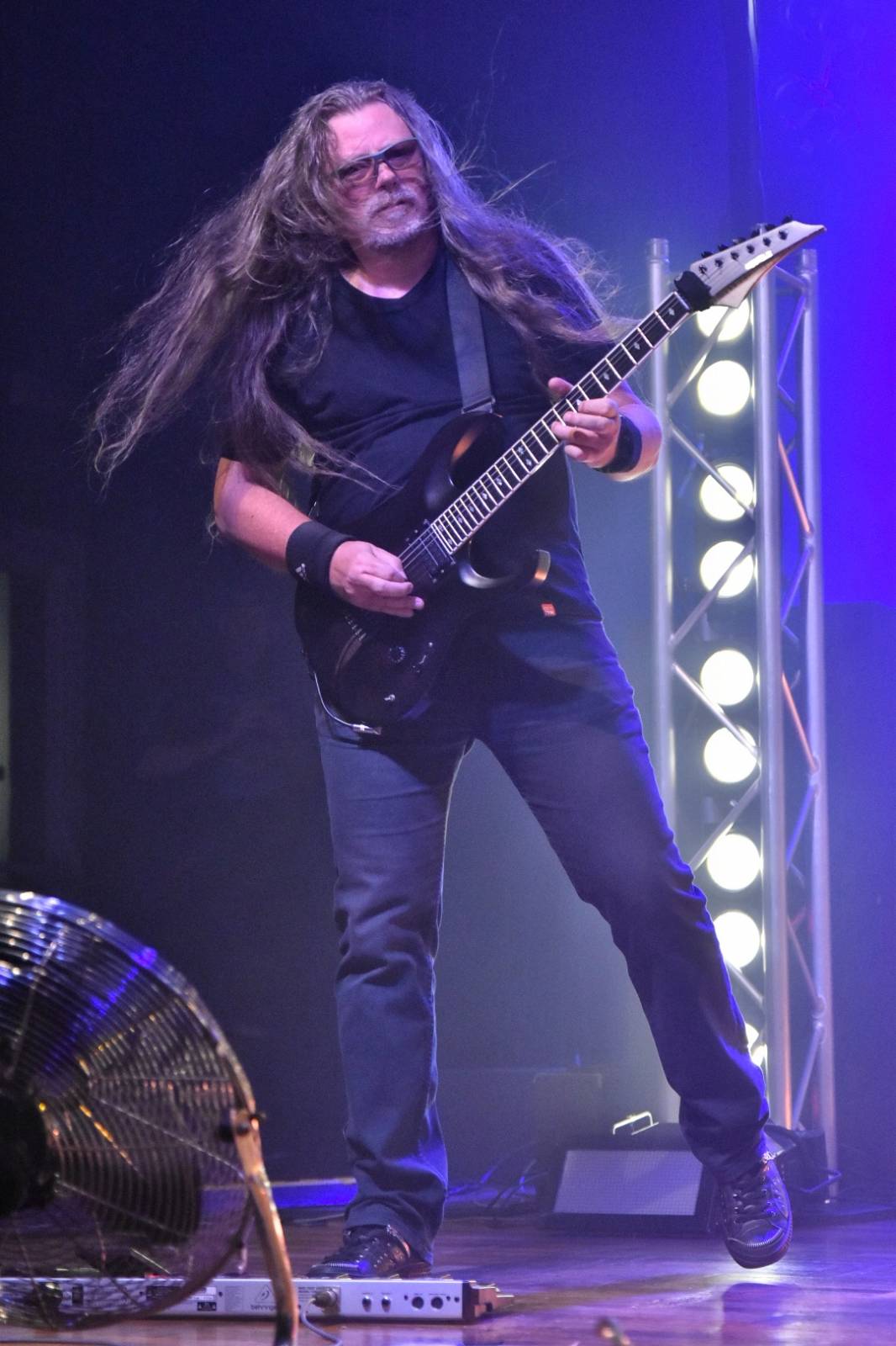 Arakain otřásal pódiem v plzeňské Šeříkovce, přivezl s sebou Doktora Triceratops