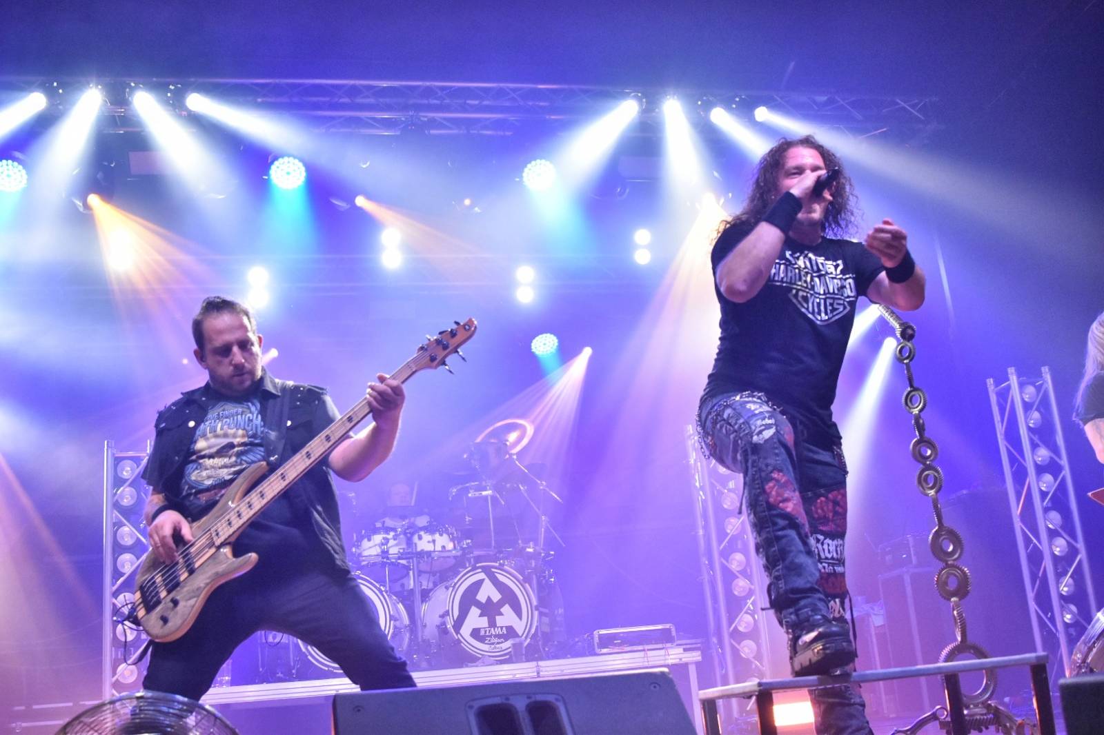 Arakain otřásal pódiem v plzeňské Šeříkovce, přivezl s sebou Doktora Triceratops