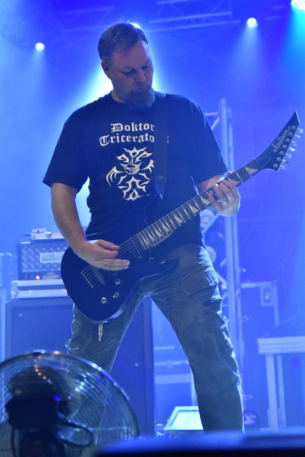 Arakain otřásal pódiem v plzeňské Šeříkovce, přivezl s sebou Doktora Triceratops