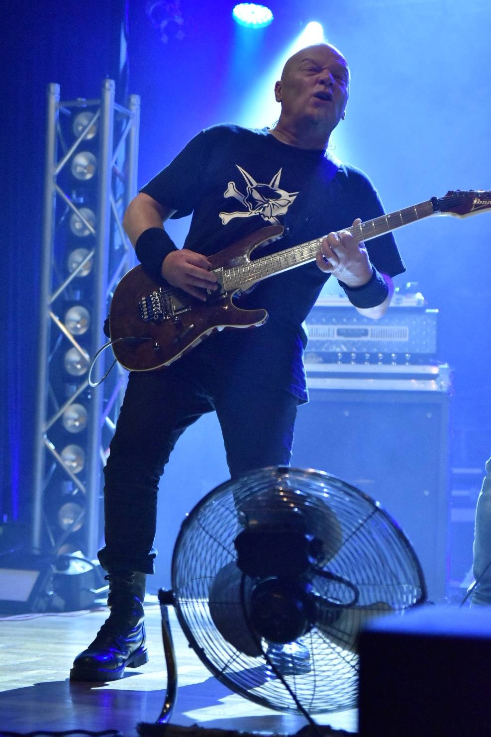 Arakain otřásal pódiem v plzeňské Šeříkovce, přivezl s sebou Doktora Triceratops