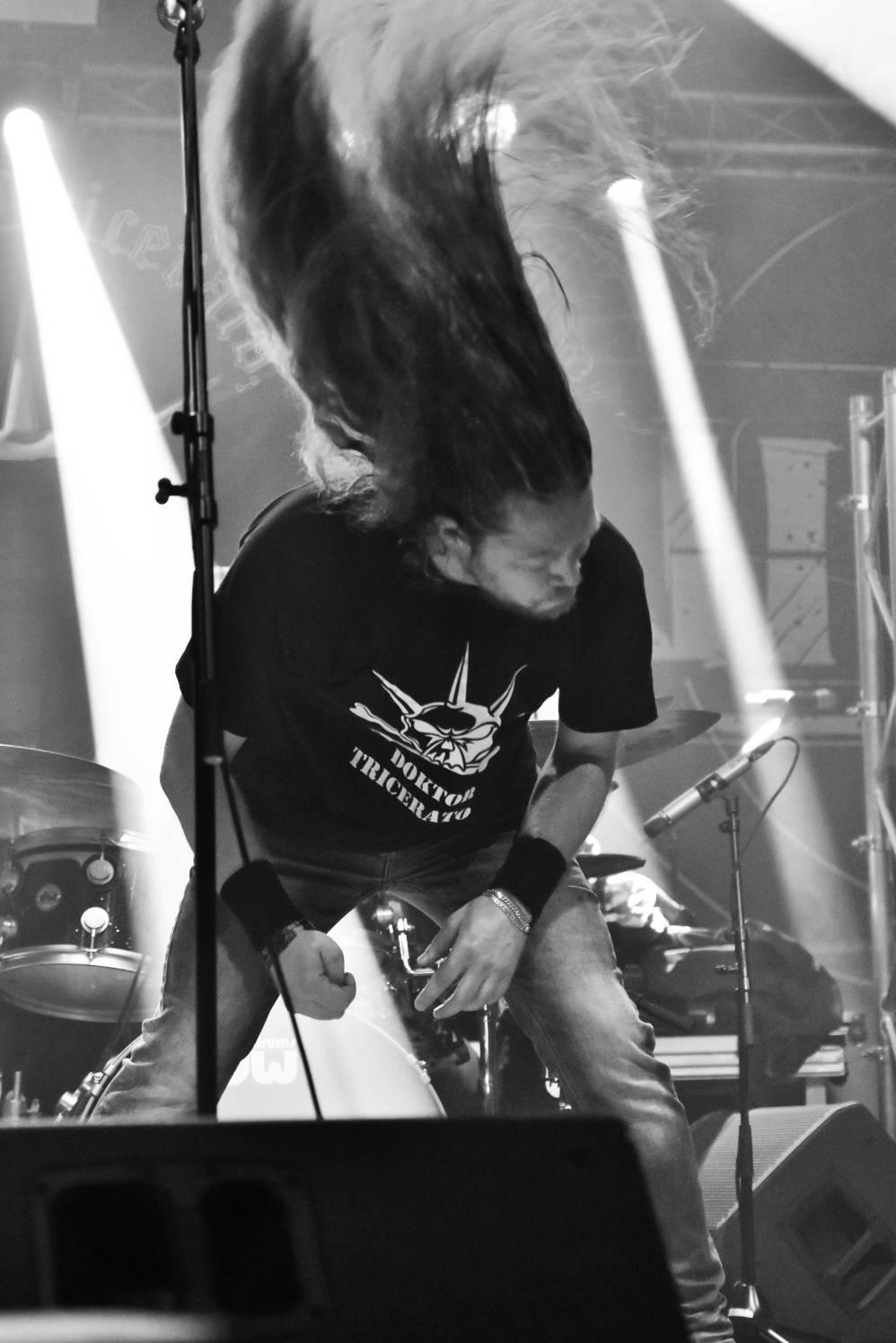 Arakain otřásal pódiem v plzeňské Šeříkovce, přivezl s sebou Doktora Triceratops