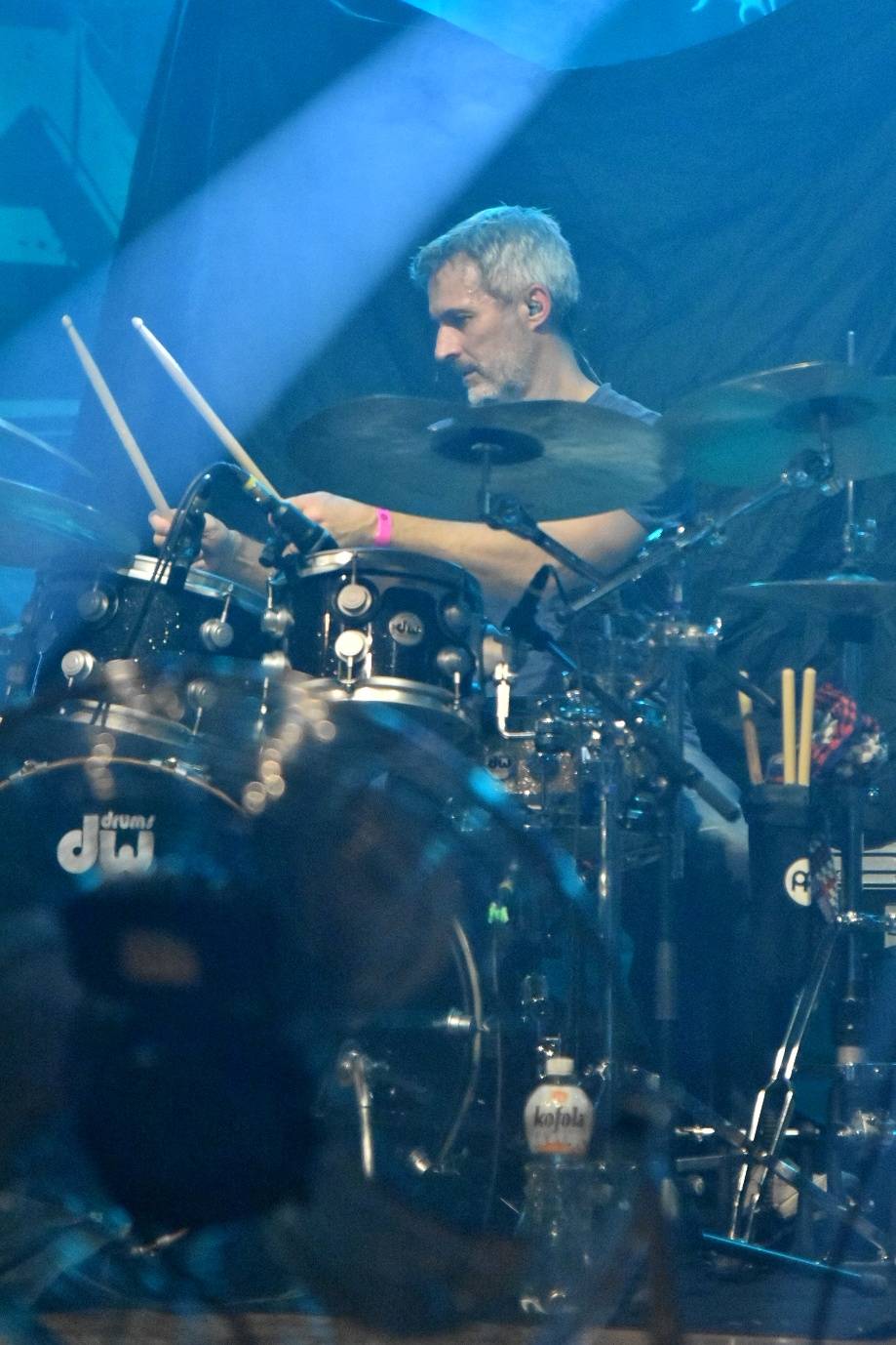 Arakain otřásal pódiem v plzeňské Šeříkovce, přivezl s sebou Doktora Triceratops