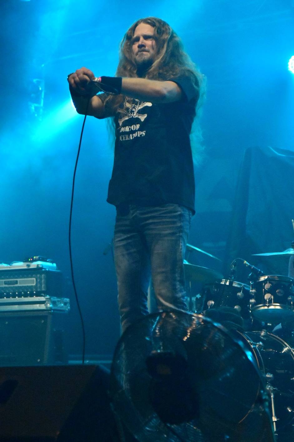 Arakain otřásal pódiem v plzeňské Šeříkovce, přivezl s sebou Doktora Triceratops