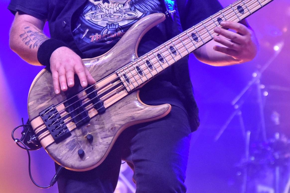 Arakain otřásal pódiem v plzeňské Šeříkovce, přivezl s sebou Doktora Triceratops