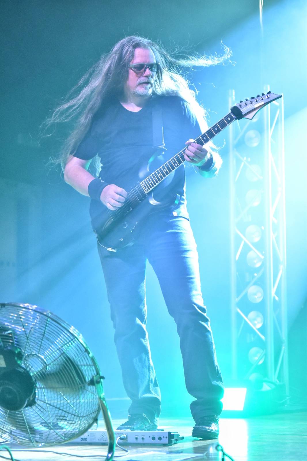 Arakain otřásal pódiem v plzeňské Šeříkovce, přivezl s sebou Doktora Triceratops