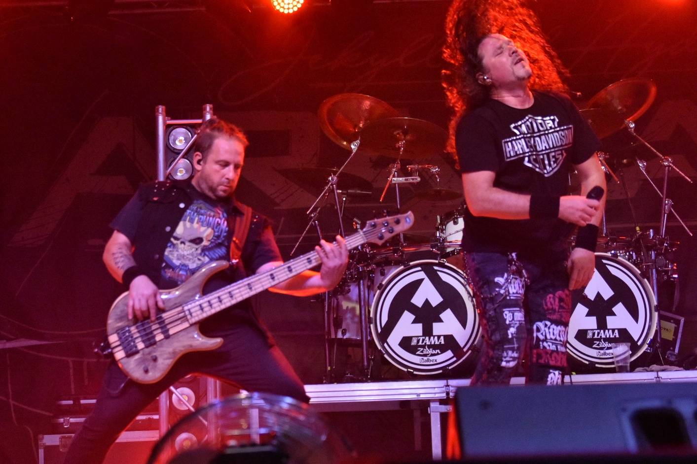 Arakain otřásal pódiem v plzeňské Šeříkovce, přivezl s sebou Doktora Triceratops