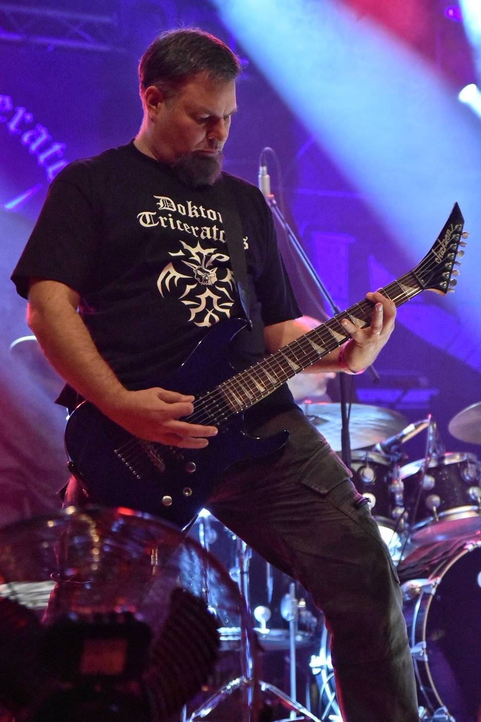 Arakain otřásal pódiem v plzeňské Šeříkovce, přivezl s sebou Doktora Triceratops