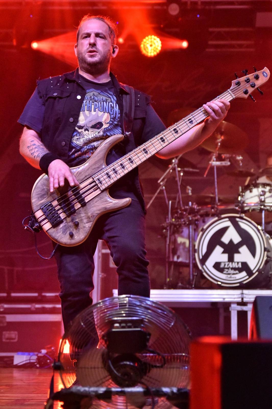 Arakain otřásal pódiem v plzeňské Šeříkovce, přivezl s sebou Doktora Triceratops