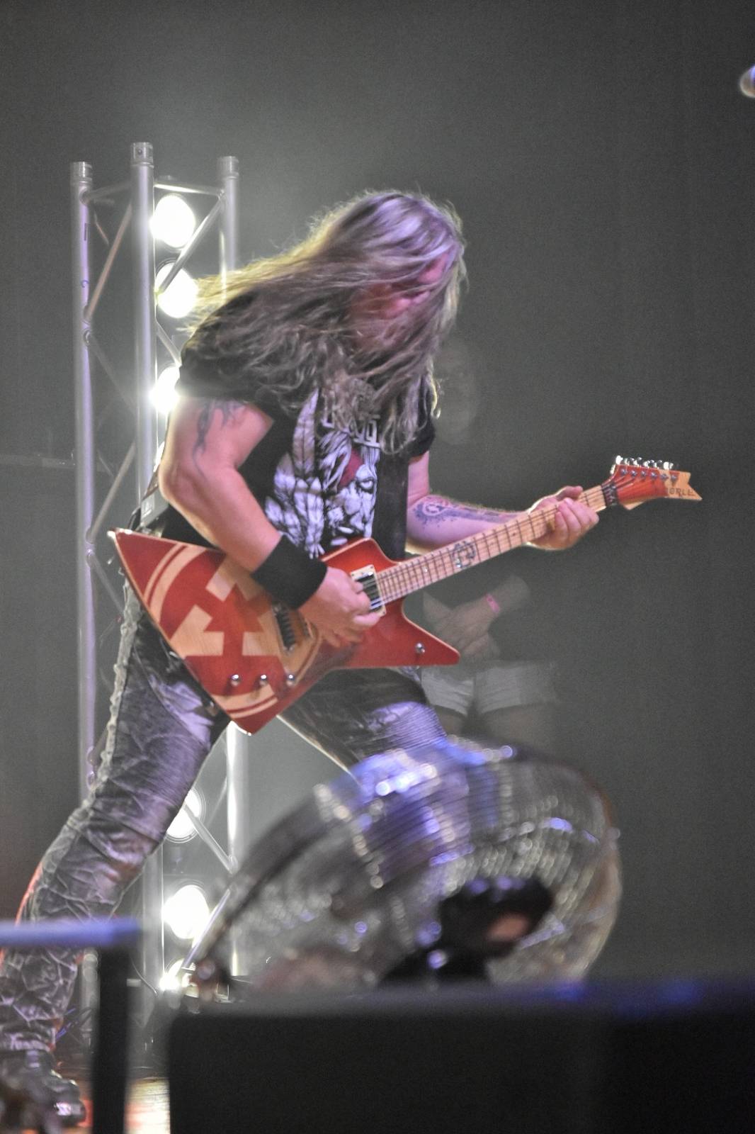 Arakain otřásal pódiem v plzeňské Šeříkovce, přivezl s sebou Doktora Triceratops