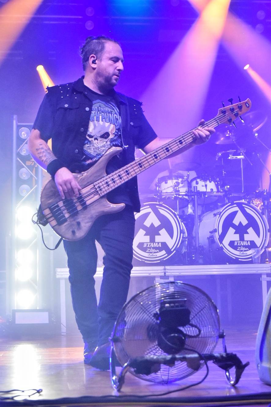 Arakain otřásal pódiem v plzeňské Šeříkovce, přivezl s sebou Doktora Triceratops