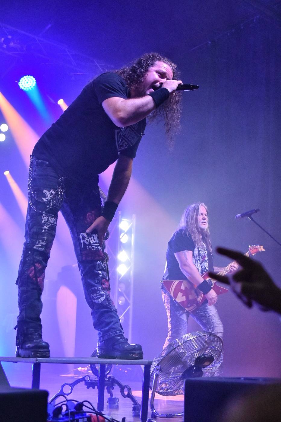 Arakain otřásal pódiem v plzeňské Šeříkovce, přivezl s sebou Doktora Triceratops