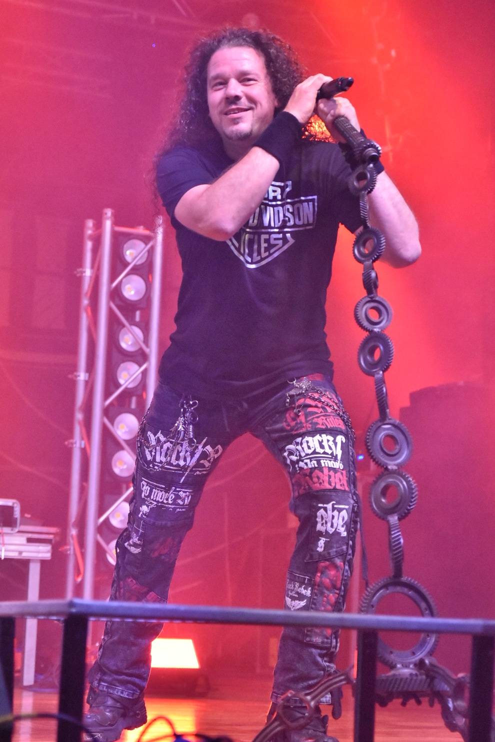 Arakain otřásal pódiem v plzeňské Šeříkovce, přivezl s sebou Doktora Triceratops