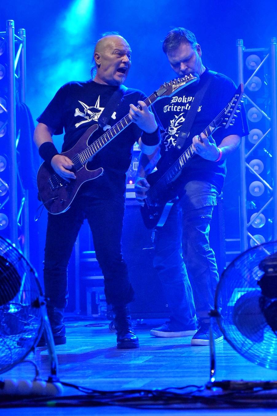 Arakain otřásal pódiem v plzeňské Šeříkovce, přivezl s sebou Doktora Triceratops