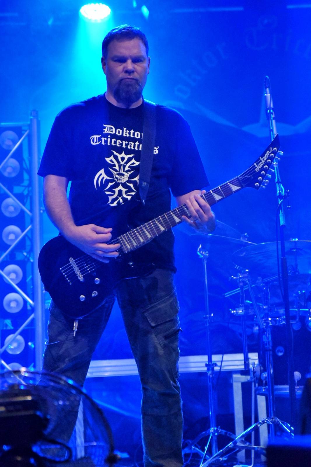 Arakain otřásal pódiem v plzeňské Šeříkovce, přivezl s sebou Doktora Triceratops