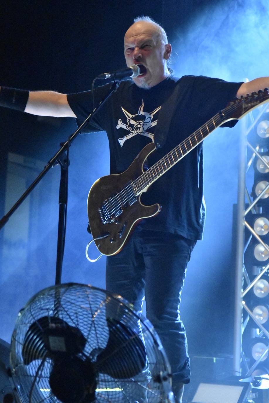 Arakain otřásal pódiem v plzeňské Šeříkovce, přivezl s sebou Doktora Triceratops