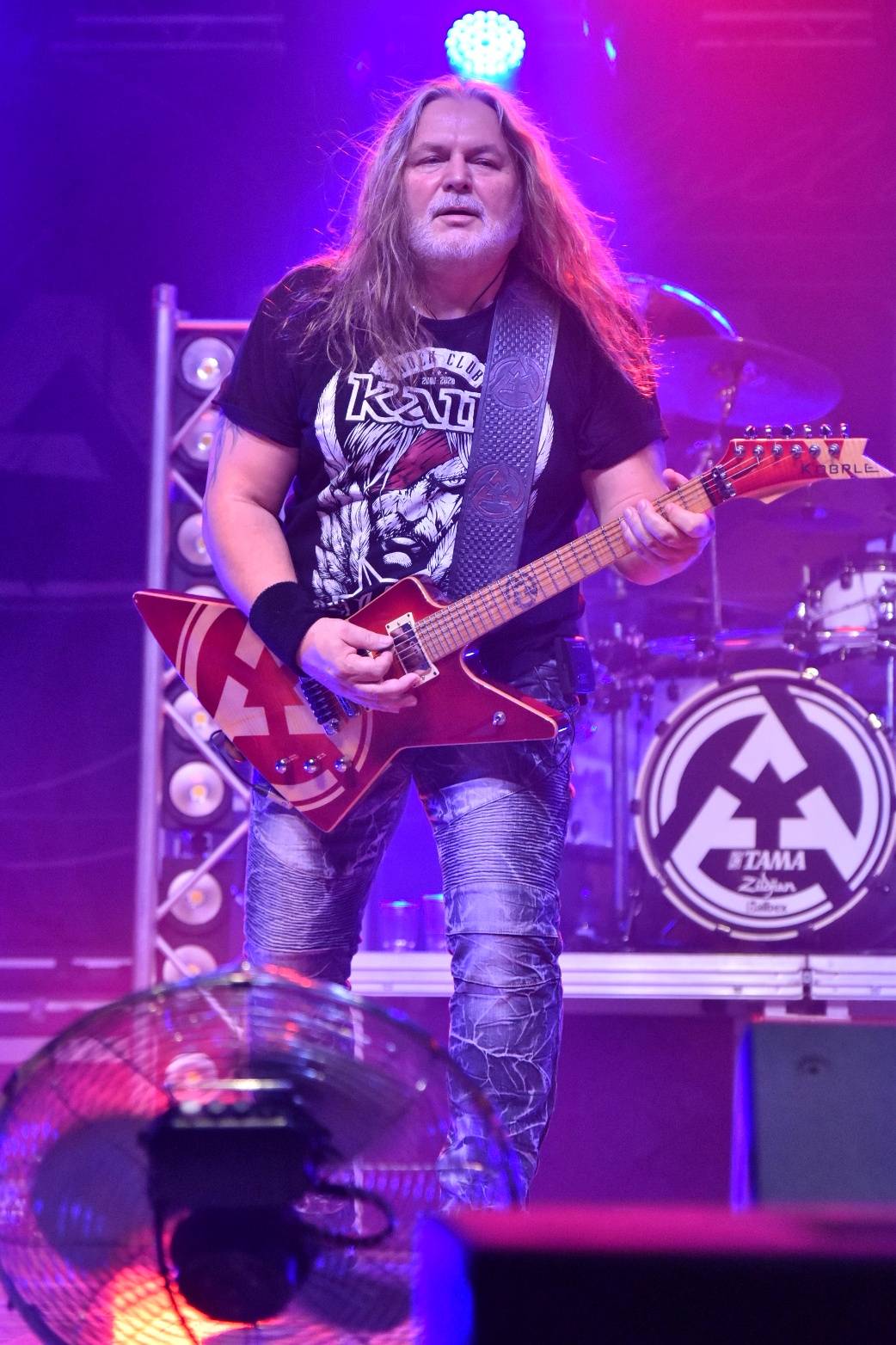 Arakain otřásal pódiem v plzeňské Šeříkovce, přivezl s sebou Doktora Triceratops