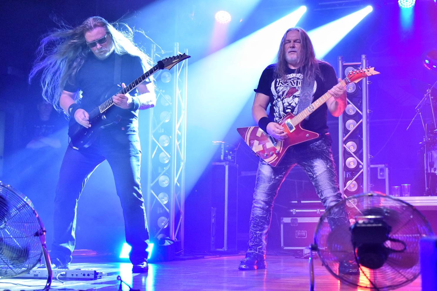 Arakain otřásal pódiem v plzeňské Šeříkovce, přivezl s sebou Doktora Triceratops