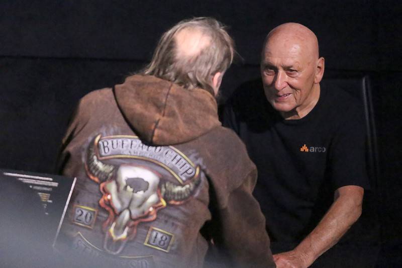 Světoběžník Laco Deczi zahrál v brněnském Sonu, přivezl dobrou muziku i peprné historky