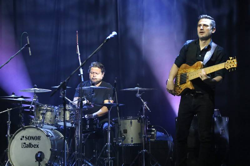 Světoběžník Laco Deczi zahrál v brněnském Sonu, přivezl dobrou muziku i peprné historky