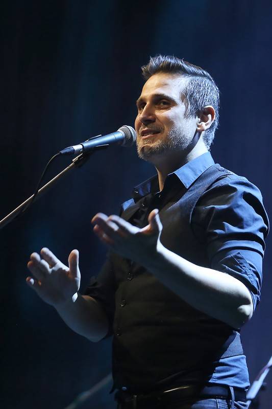 Světoběžník Laco Deczi zahrál v brněnském Sonu, přivezl dobrou muziku i peprné historky