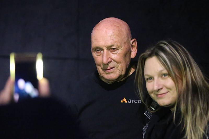 Světoběžník Laco Deczi zahrál v brněnském Sonu, přivezl dobrou muziku i peprné historky