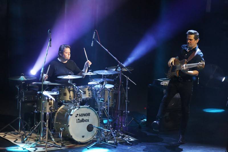 Světoběžník Laco Deczi zahrál v brněnském Sonu, přivezl dobrou muziku i peprné historky