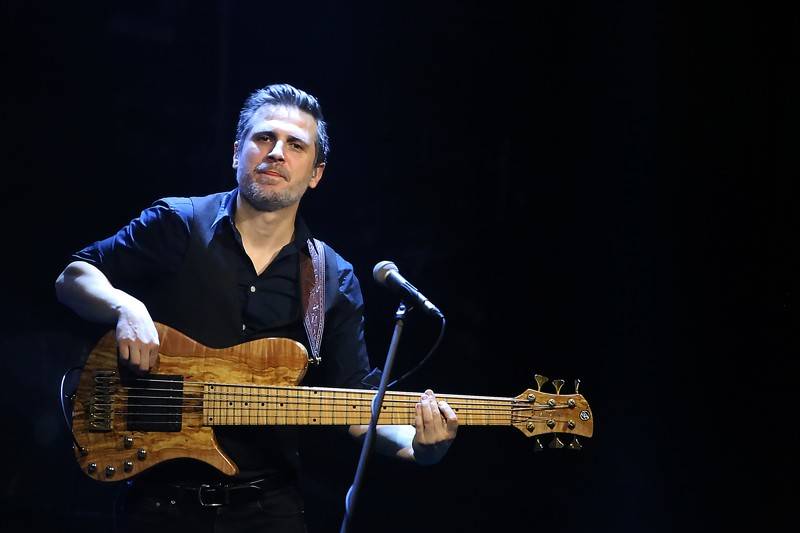 Světoběžník Laco Deczi zahrál v brněnském Sonu, přivezl dobrou muziku i peprné historky