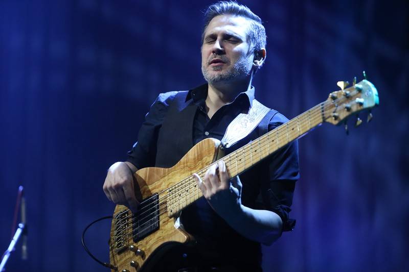 Světoběžník Laco Deczi zahrál v brněnském Sonu, přivezl dobrou muziku i peprné historky