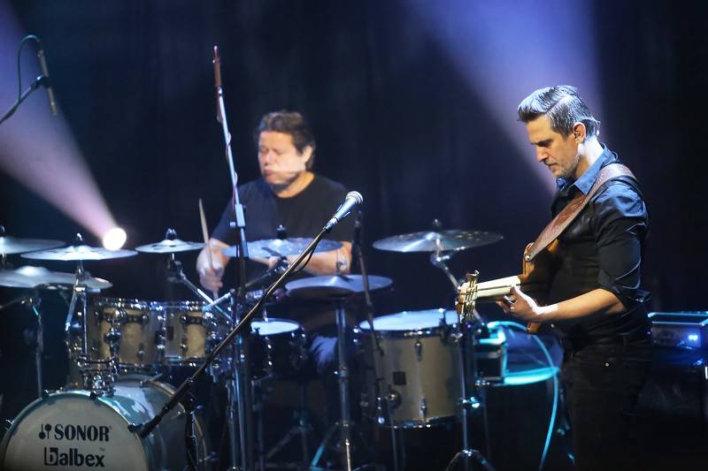 Světoběžník Laco Deczi zahrál v brněnském Sonu, přivezl dobrou muziku i peprné historky