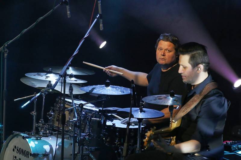 Světoběžník Laco Deczi zahrál v brněnském Sonu, přivezl dobrou muziku i peprné historky