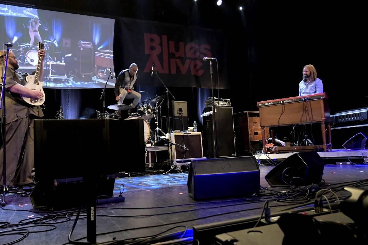 Do programu druhého dne Blues Alive zasáhl koronavirus, nedorazili švédští Black River Delta
