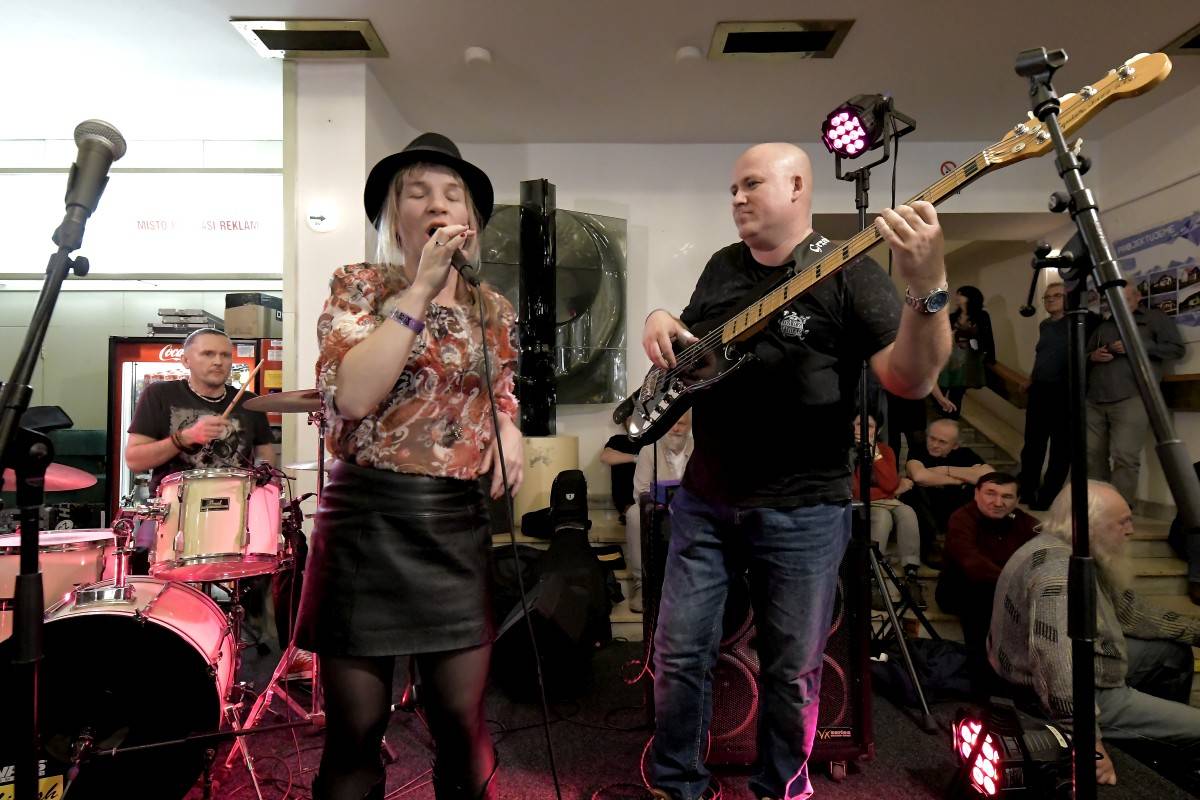 Do programu druhého dne Blues Alive zasáhl koronavirus, nedorazili švédští Black River Delta