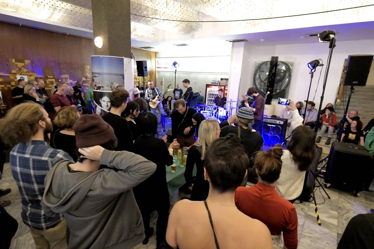 Do programu druhého dne Blues Alive zasáhl koronavirus, nedorazili švédští Black River Delta