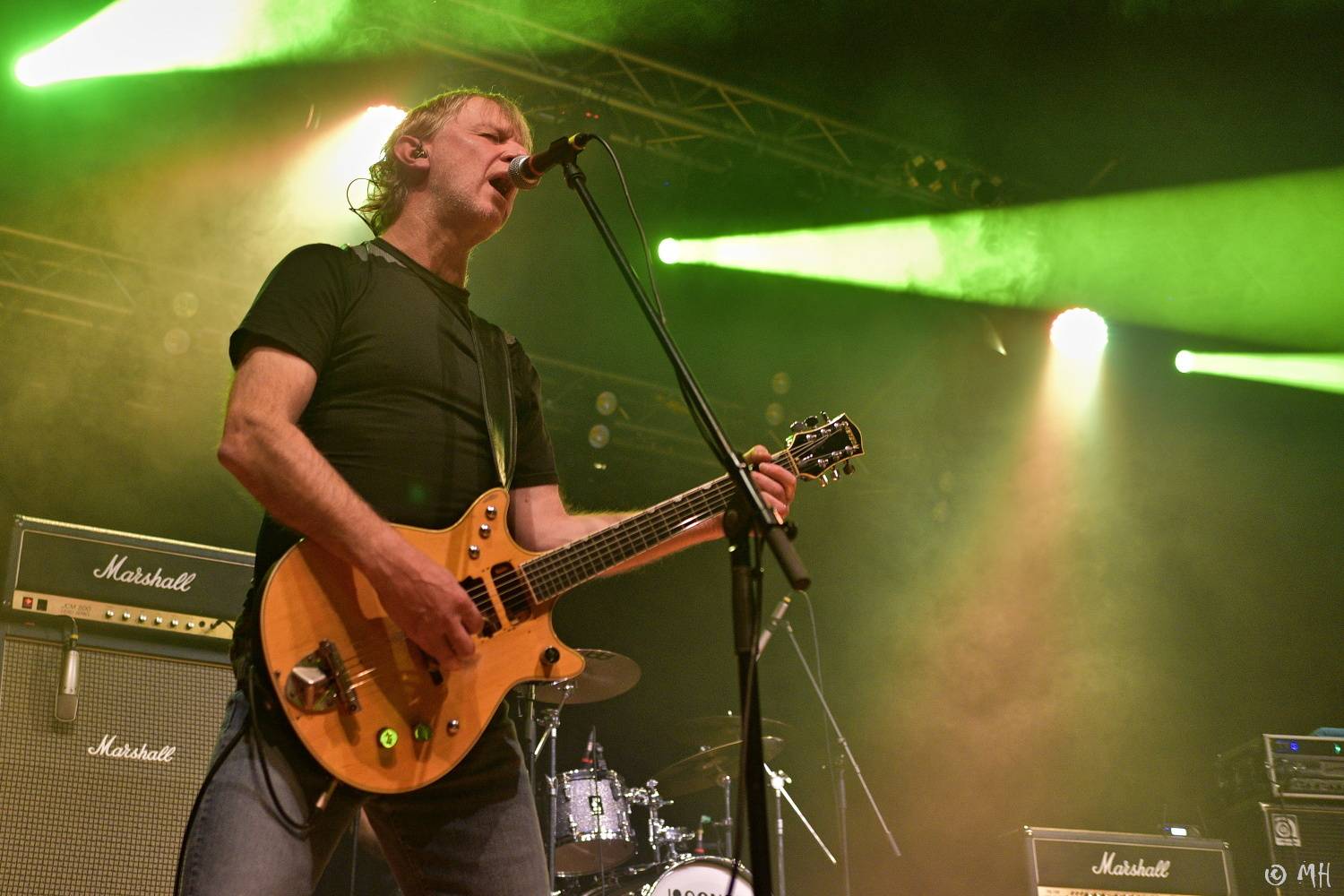 V Plzni si zazpívali skladby AC/DC, do Šeříkovky totiž dorazil tribute Špejbl's Helprs