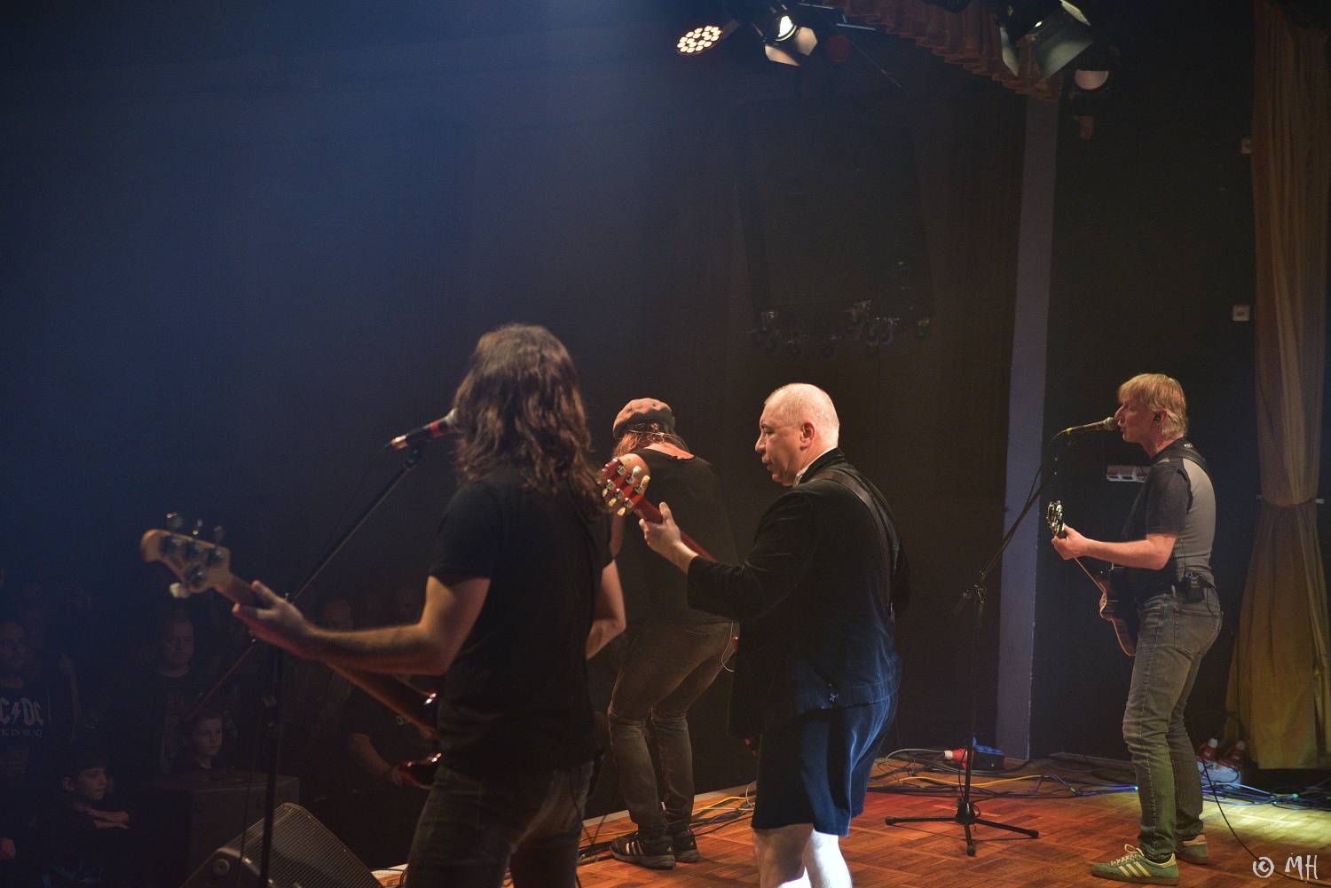 V Plzni si zazpívali skladby AC/DC, do Šeříkovky totiž dorazil tribute Špejbl's Helprs