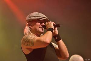 V Plzni si zazpívali skladby AC/DC, do Šeříkovky totiž dorazil tribute Špejbl's Helprs