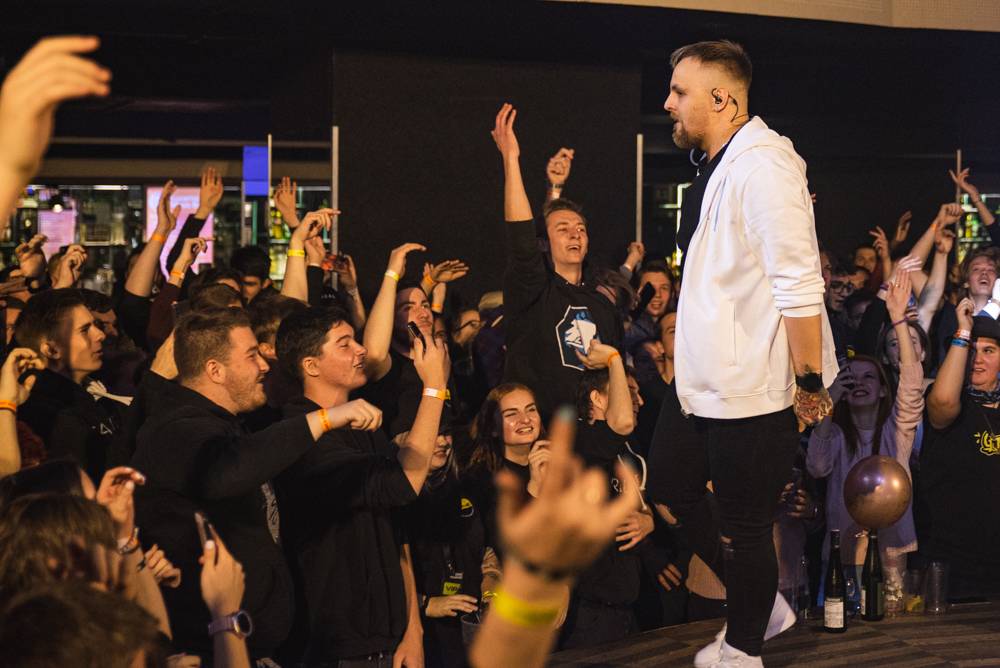 Dee Thane předvedl Show, jak má beat. Pokřtil během ní hned dvě alba