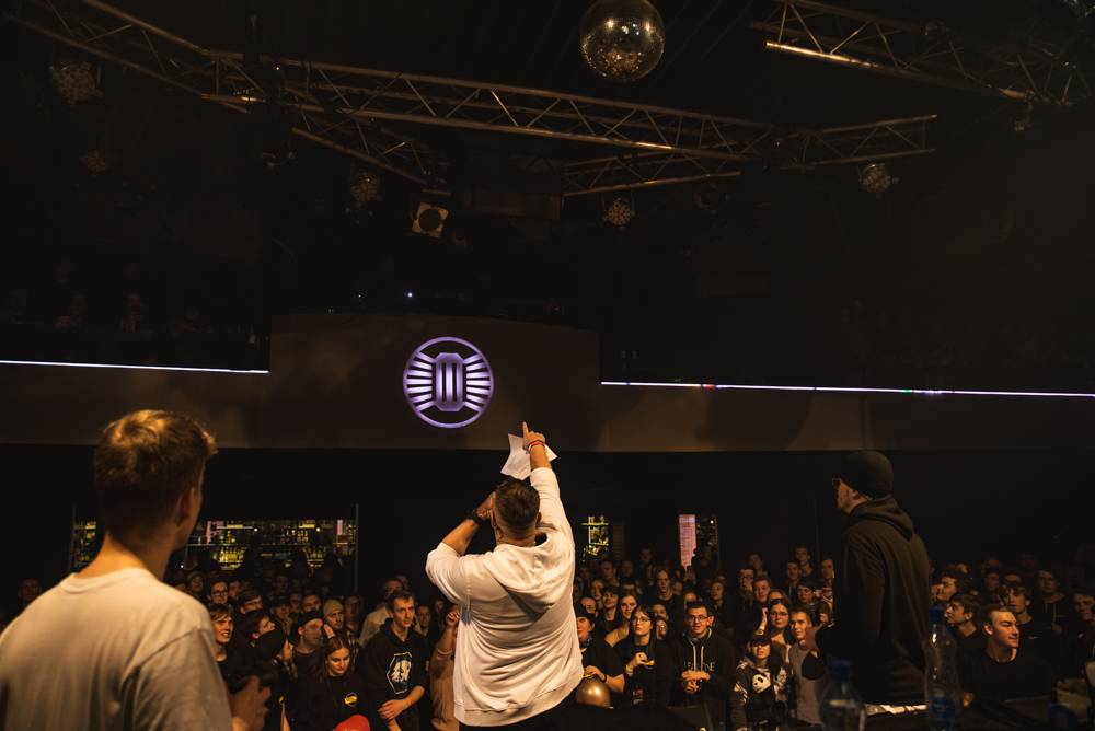 Dee Thane předvedl Show, jak má beat. Pokřtil během ní hned dvě alba