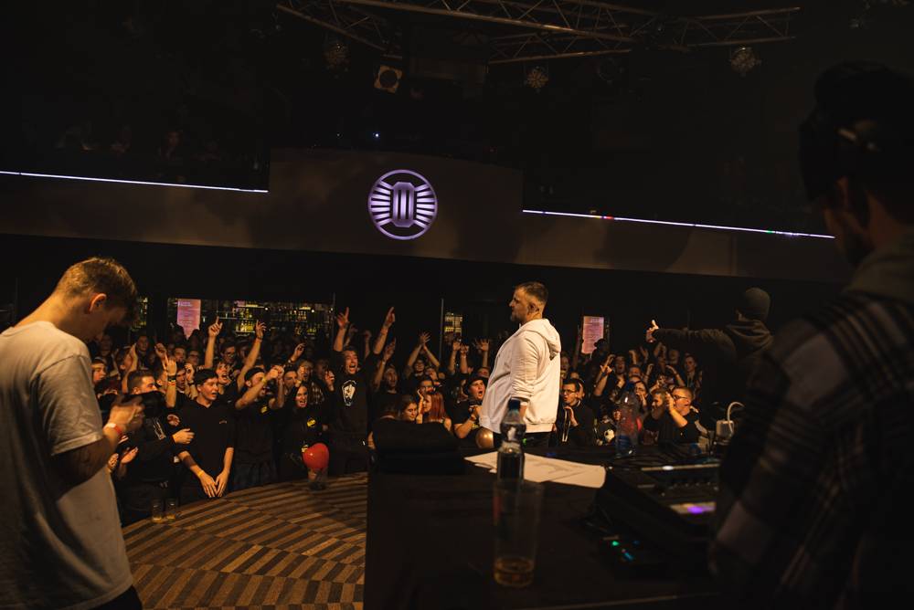 Dee Thane předvedl Show, jak má beat. Pokřtil během ní hned dvě alba