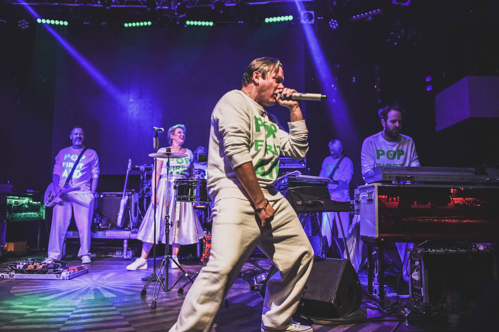 Monkey Business pokřtili debutové album Romana Holého a pobesedovali s fanoušky