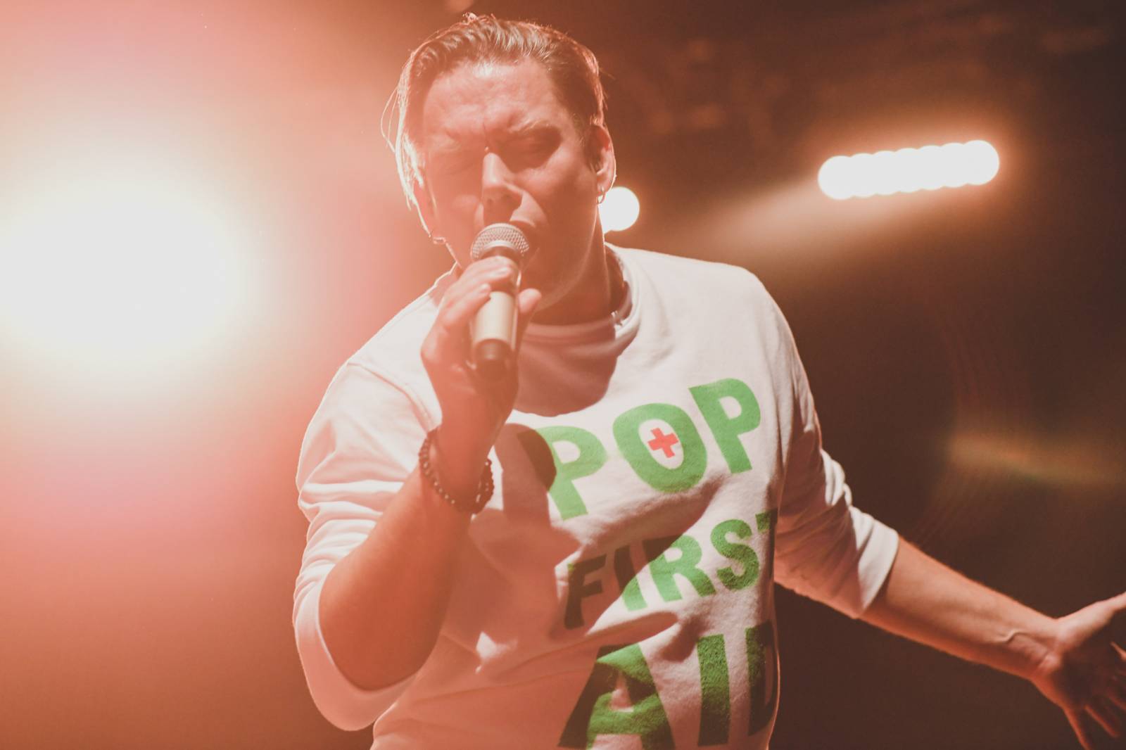 Monkey Business pokřtili debutové album Romana Holého a pobesedovali s fanoušky