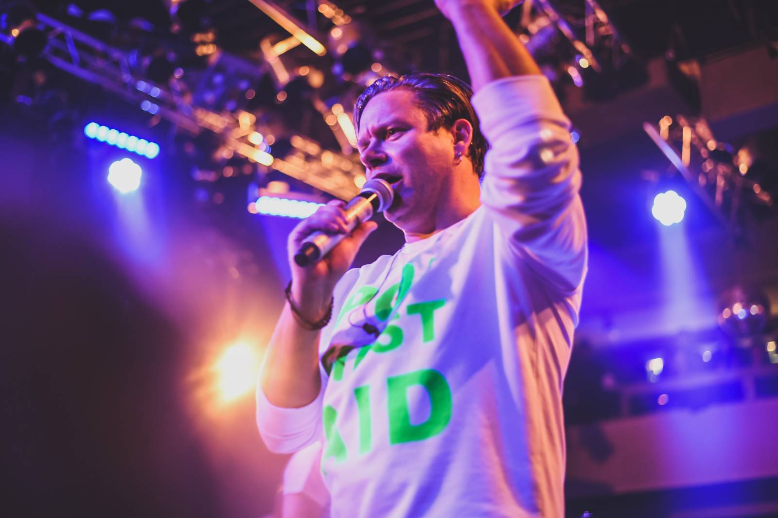 Monkey Business pokřtili debutové album Romana Holého a pobesedovali s fanoušky